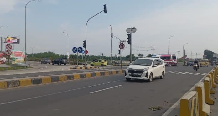 h_3_tahun_baru_volume_kendaraan_di_pintu_tol_tebing_tinggi_limapuluh_lengang