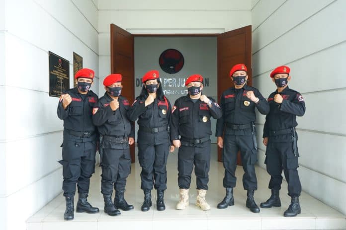 h_djarot_saiful_hidayat_pimpin_apel_siaga_satgas_cakrabuana_dpd_pdi_perjuangan
