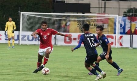 hadapi_laos_pelatih_timnas_indonesia_rombak_lini_belakang