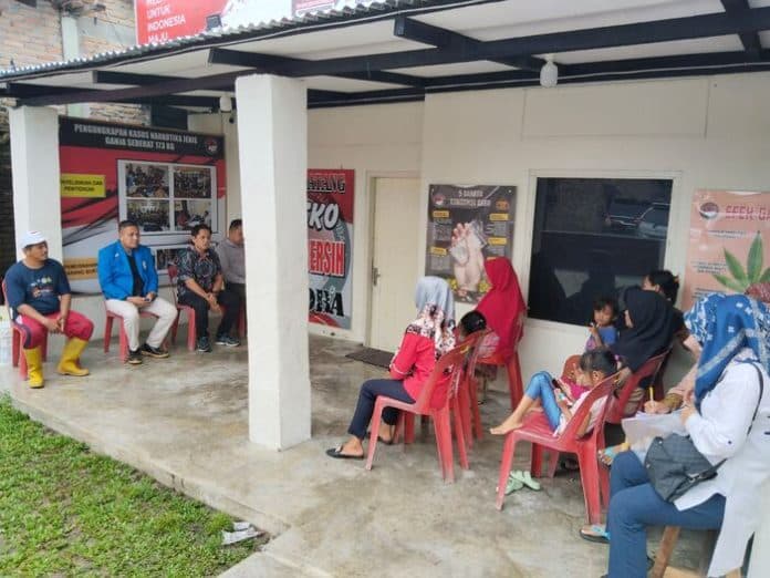 hadiri_jumat_curhat_warga_dapat_sembako_dari_polresta_deli_serdang