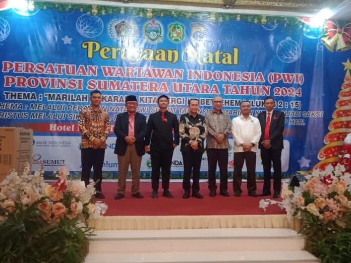 hadiri_natal_pwi_sumut_pj_gubsu_jadikan_perayaan_agama_untuk_kita_lebih_baik