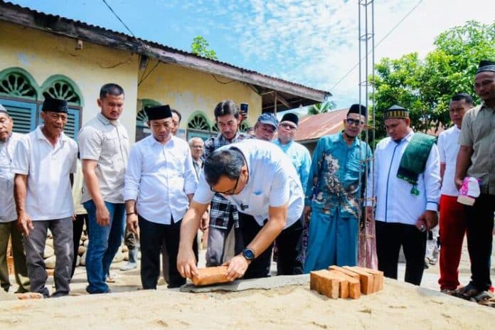 hadiri_peletakan_batu_pertama_asri_tambunan_ajak_dukung_pembangunan_musala