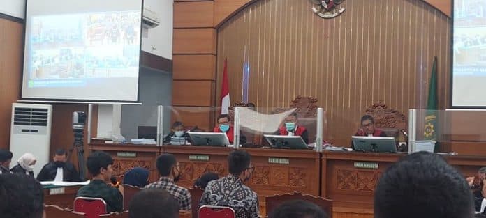 hakim_kaget_ini_pengakuan_sopir_ambulans_pengantar_jasad_yosua_yang_nunggu_sampai_pagi