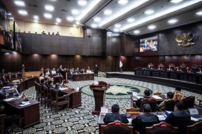 hakim_mk_pertanyakan_langkah_jokowi_bagi_bansos_di_masa_kampaye