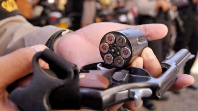 hakim_pn_medan_tegur_saksi_polisi_bawa_pistol_ke_ruang_sidang