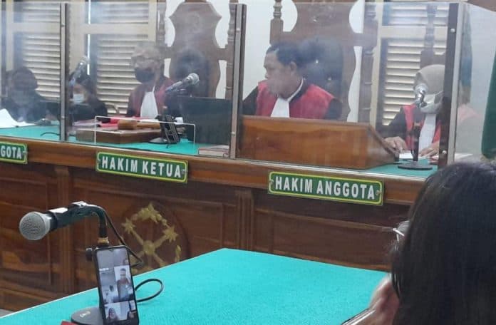 hakim_pt_perberat_hukuman_sindikat_pengedar_5_ribu_butir_ekstasi_menjadi_20_tahun