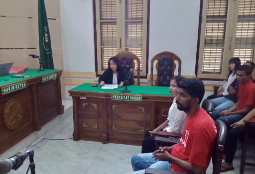 hakim_tinggi_kuatkan_hukuman_8_bulan_penjara_pasutri_pencemar_nama_baik_kejari_medan