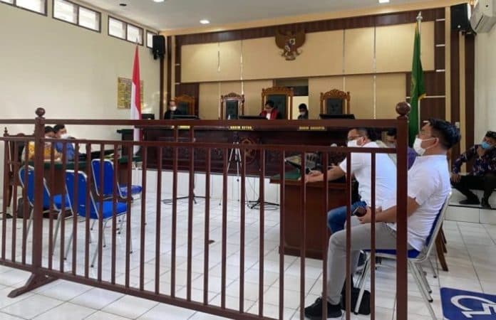 hakim_tunggal_pn_simalungun_tolak_permohonan_praperadilan_warga_sihaporas