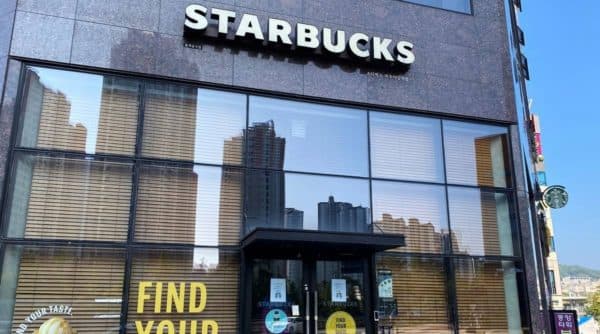 hal_mengejutkan_tentang_peristiwa_penyebaran_covid_19_di_starbucks_korea