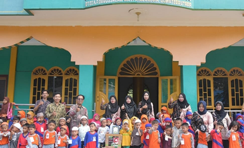 han_2022_alumni_unimed_bantu_anak_anak_ra_pembangunan_2_langkat