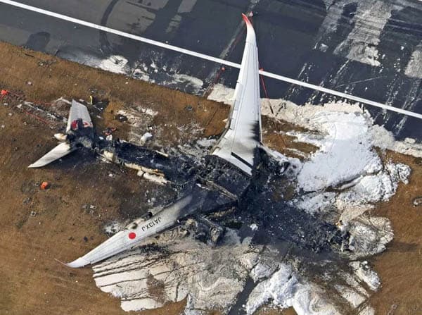hanya_90_detik_begini_cara_kru_selamatkan_379_orang_dalam_pesawat_japan_airlines_yang_terbakar