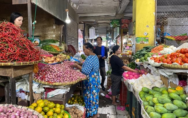 harga_bahan_pokok_berfluktuasi_di_pasar_tradisional_medan_tomat_melambung