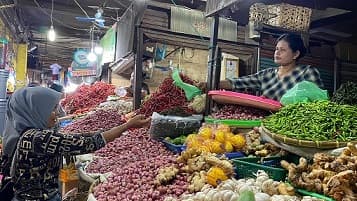 harga_bahan_pokok_kompak_turun_di_pusat_pasar_medan