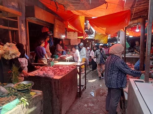 harga_bawang_dan_cabai_berangsur_turun_daging_ayam_justru_kian_mahal