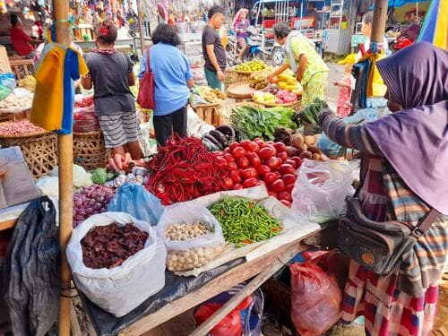harga_cabai_bawang_dan_daging_sapi_mahal_pedagang_mengeluh