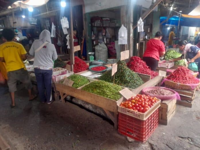 harga_cabai_di_pasar_dwikora_turun_bawang_bertahan_mahal