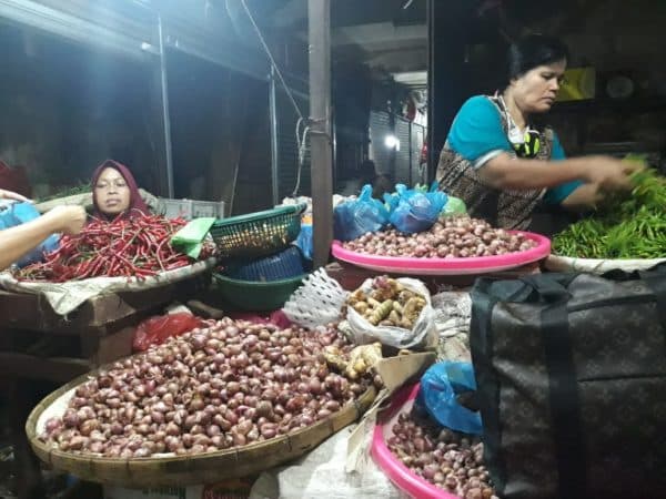 harga_cabai_medan_dan_bawang_merah_bertahan_mahal
