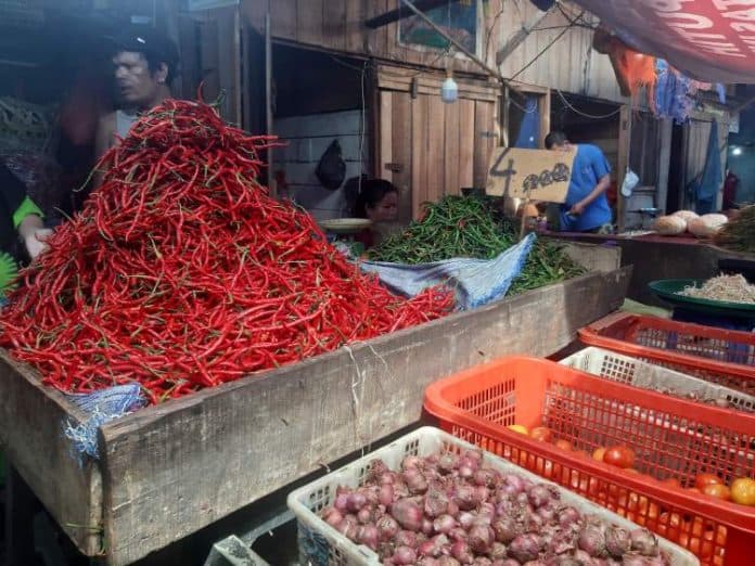 harga_cabai_merah_di_pasar_dwikora_melonjak_sayuran_fluktuatif