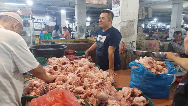 harga_daging_ayam_diprediksi_belum_turun_hingga_akhir_april