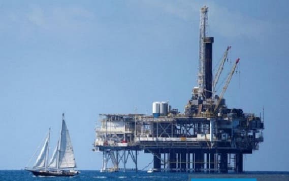 harga_minyak_tergelincir_ditekan_kelebihan_pasokan_opec