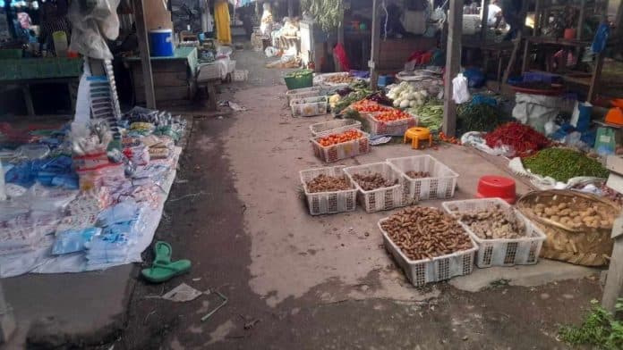 harga_sawit_anjlok_di_simalungun_pasar_tradisional_tanah_jawa_sepi_pembeli