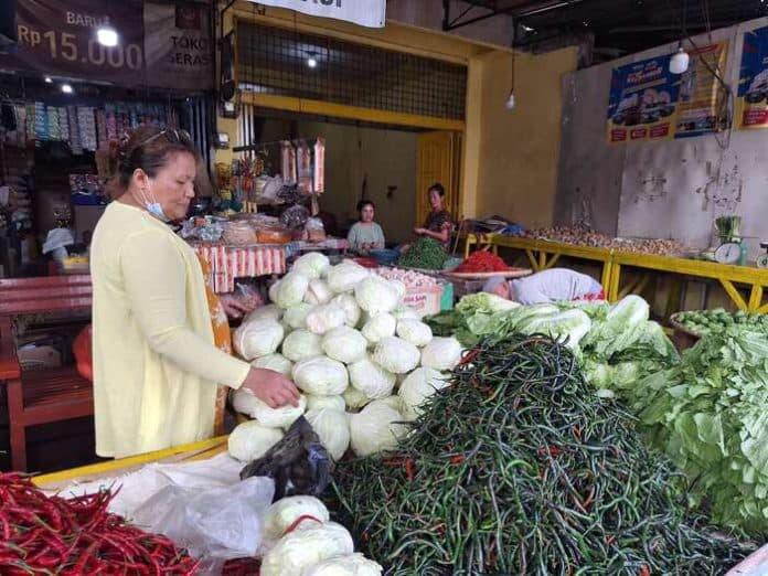 harga_sejumlah_bahan_pokok_di_pasar_kampung_lalang_naik