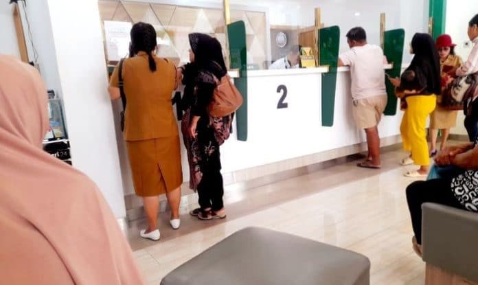 harga_tembus_rp1446000_per_gram_warga_ramai_ramai_gadaikan_emas