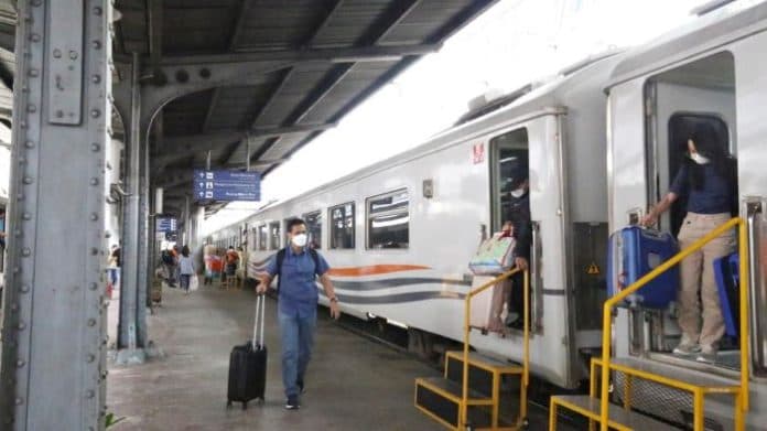 harga_tiket_kereta_api_tetap_seperti_biasa_saat_nataru