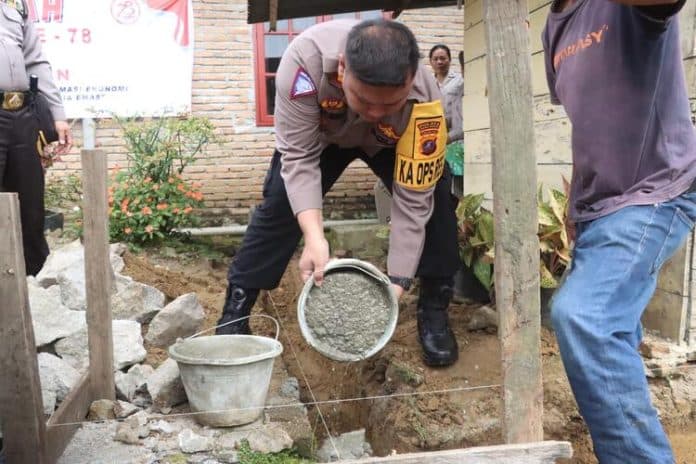 hari_bhayangkara_ke_78_polres_simalungun_bedah_rumah_warga_raya