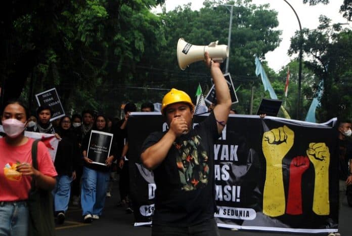 hari_buruh_aliansi_kemarahan_buruh_dan_rakyat_sumatera_utara_gelar_aksi