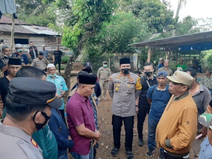 hari_ini_12_korban_longsor_di_madina_dikebumikan