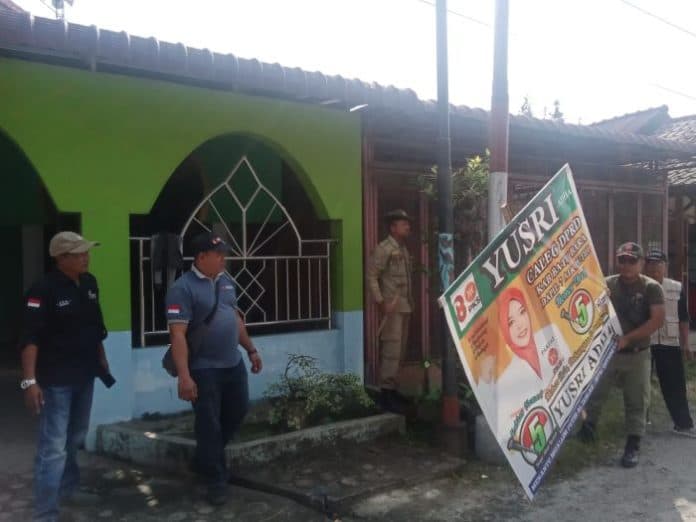 hari_ini_bawaslu_batu_bara_koordinir_penertiban_apk_di_6_kecamatan