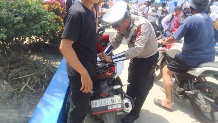 hari_ke_4_ops_patuh_polres_batu_bara_tindak_105_pengendara