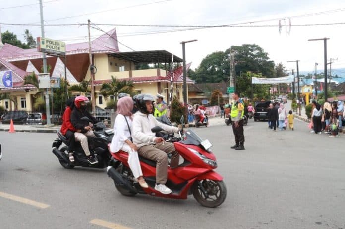 hari_ke_tiga_tahun_2024_arus_lalu_lintas_siantar_toba_lancar