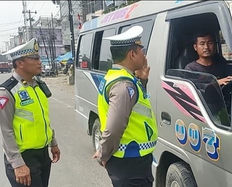 hari_kedua_ops_patuh_toba_pengendara_tak_pakai_helm_mendominasi_pelanggaran