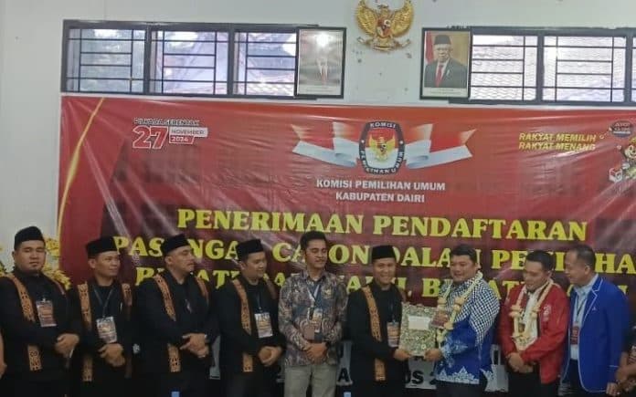 hari_kedua_pendaftaran_kpu_dairi_kedatangan_dua_pasangan_calon_bupati