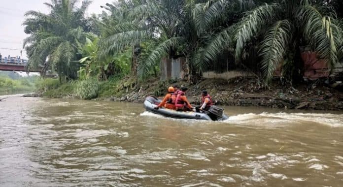 hari_ketiga_bocah_yang_dilempar_ibunya_ke_sungai_denai_belum_ditemukan