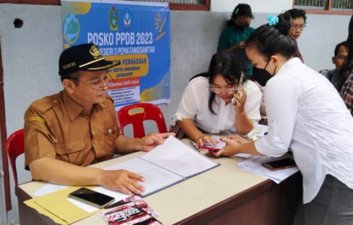 hari_ketiga_ppdb_online_sma_negeri_3_siantar_buka_posko_pengaduan