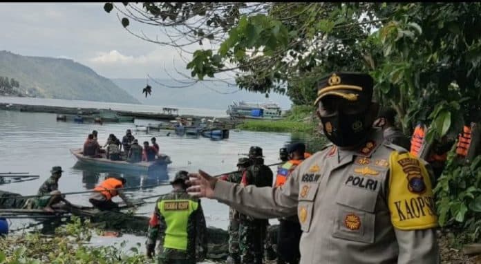 hari_ketiga_tnipolri_kembali_tertibkan_40_kotak_kja_di_sibaganding