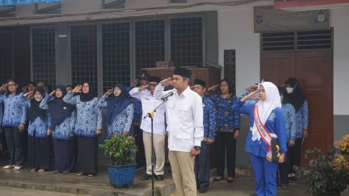 hari_pahlawan_anggota_dprd_sumut_ajak_smkn_1_siantar_maknai_nilai_kejuangan