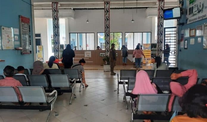 hari_pertama_kerja_disdukcapil_simalungun_layani_ratusan_warga