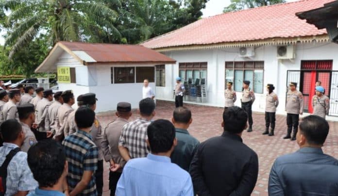 hari_pertama_pendaftaran_paslon_puluhan_polisi_siaga_di_kantor_kpu_deli_serdang