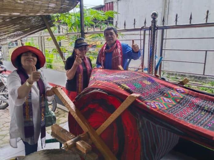 hari_ulos_nasional_2023_dirayakan_1000_meter_kain_ulos_bakal_diarak_keliling_danau_toba_hingga_kota_siantar
