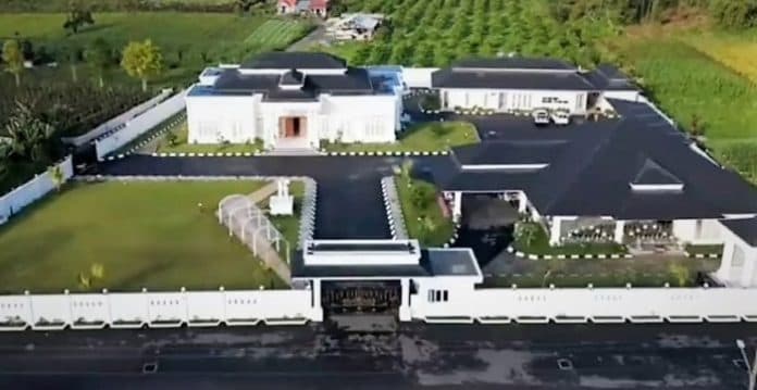 harta_bupati_radiapoh_sinaga_meningkat_rp14_m_sejak_cakada_rumah_dan_mobil_mewah_tidak_dilaporkan