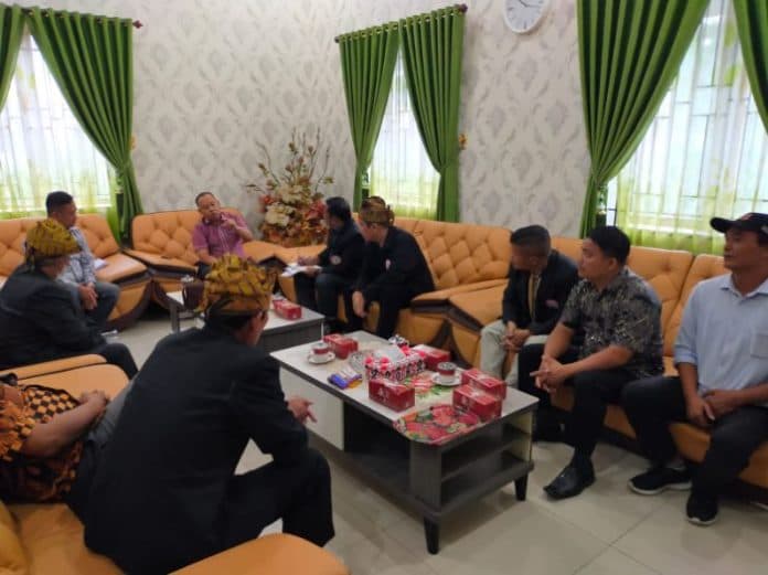 harungguan_purba_temui_dprd_pematang_siantar_bahas_ranperda_lambang_daerah_yang_ditolak