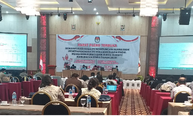 hasil_rekapitulasi_toba_pasangan_polton_unggul_dengan_memperoleh_63945_suara