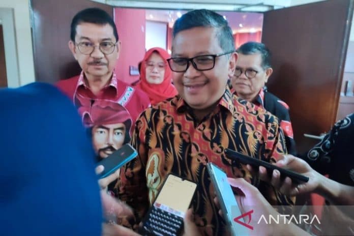 hasto_tegaskan_capres_pdi_perjuangan_dari_kader_sendiri