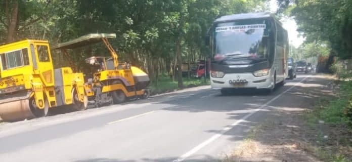 hati_hati_ada_perbaikan_jalan_berlubang_di_jalinsum_tebing_tinggi_siantar