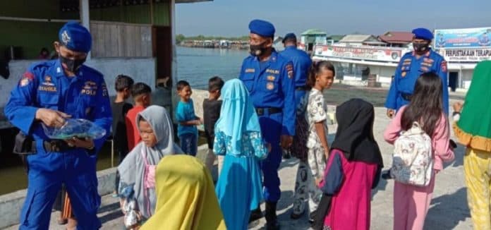 hebat_dukung_pembelajaran_daring_ditpolairud_poldasu_siapkan_kapal_perpustakaan
