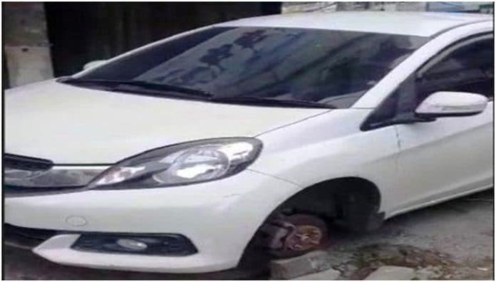 heboh_ban_mobil_warga_digondol_maling_di_pasar_petisah_medan